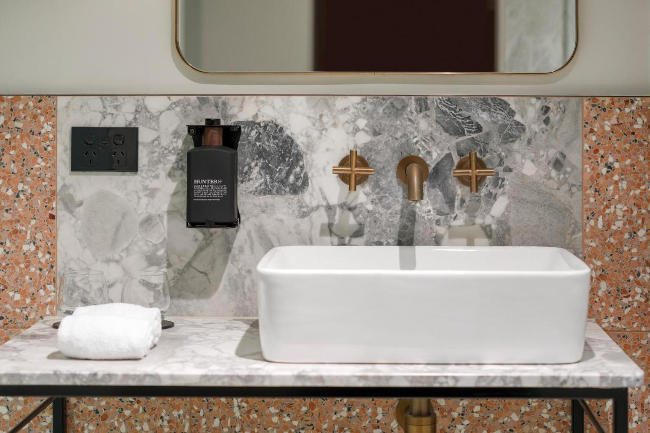 202 Elizabeth Otel Sidney Dış mekan fotoğraf Bathroom at The Standard East Village