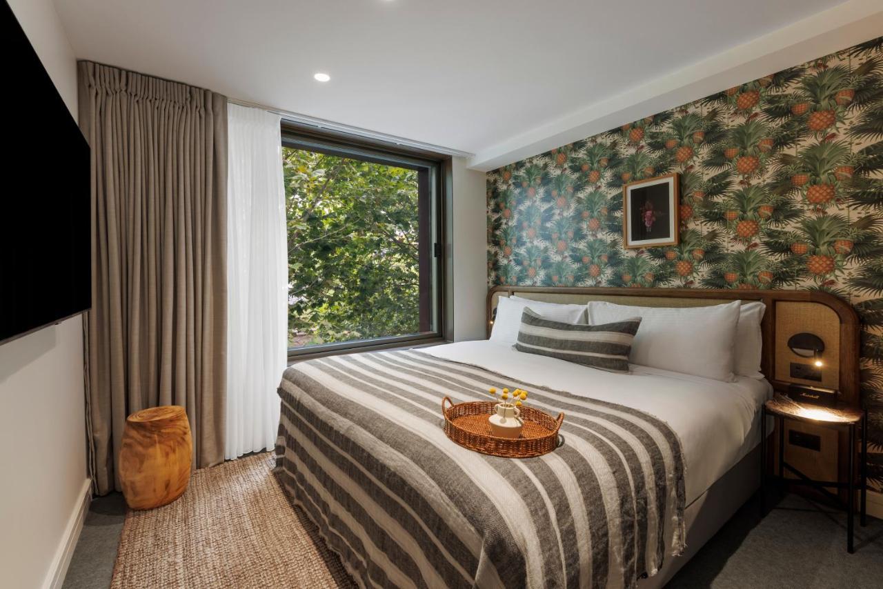 202 Elizabeth Otel Sidney Dış mekan fotoğraf A bedroom at the London Edition