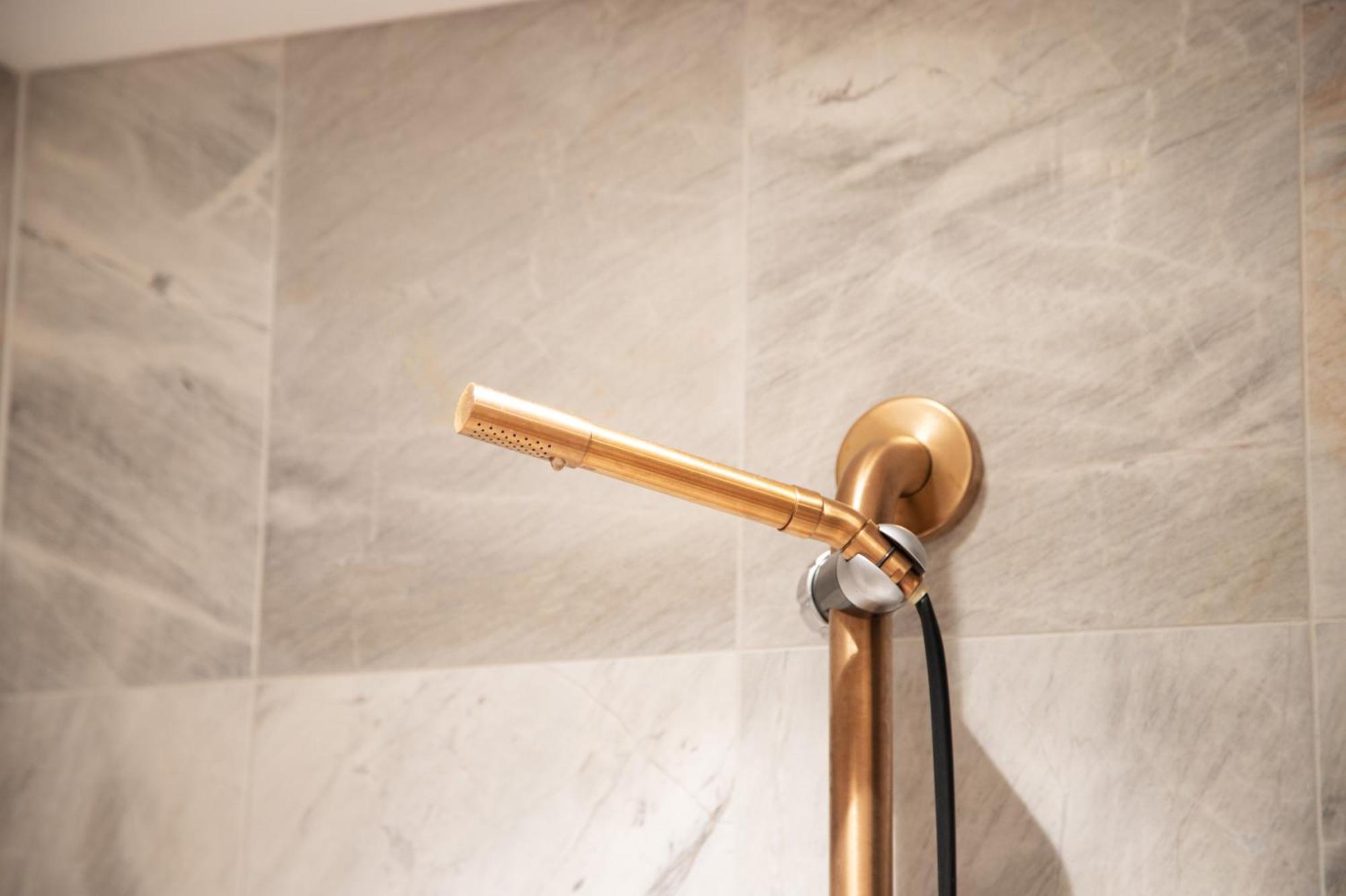 202 Elizabeth Otel Sidney Dış mekan fotoğraf Shower head